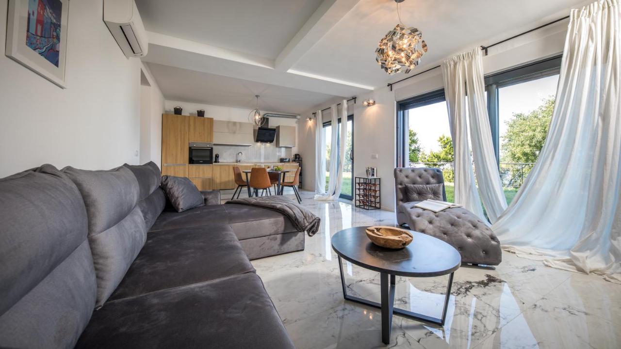 Manini Apartment