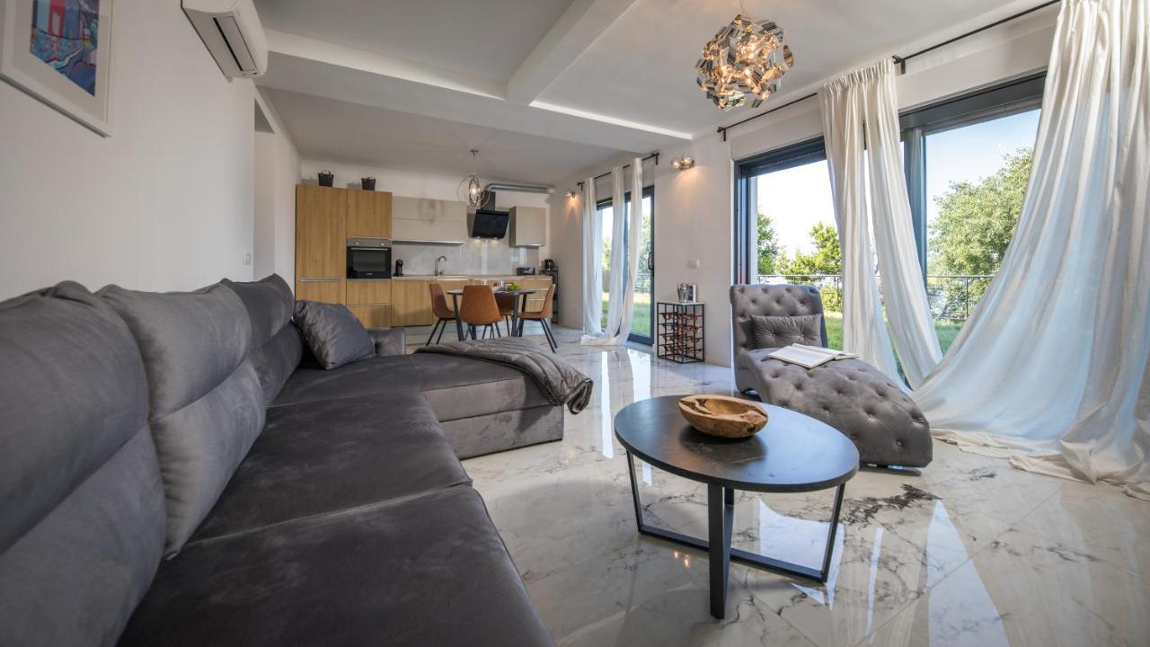 Apartment Manini *